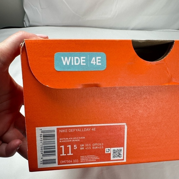 NEW - Nike Defyallday White and Gold Athletic Shoes (11.5 E) - Picture 2 of 7